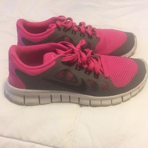 Nike Free Runs 5.0 in Pink/Charcoal